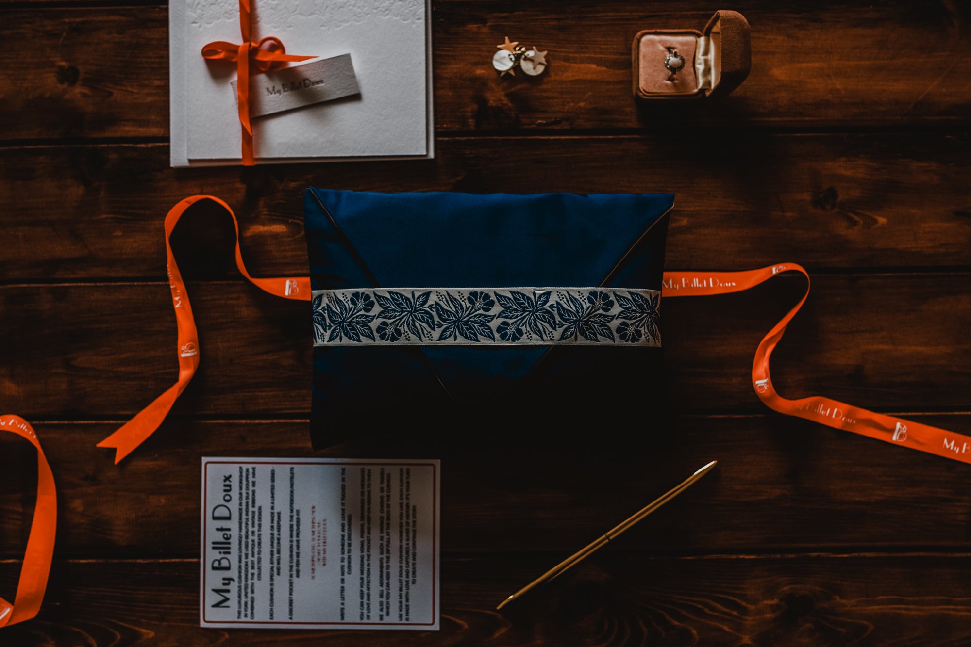 Navy blue "Fleurs" Porcelain silk envelope cushion - MyBilletDoux.com