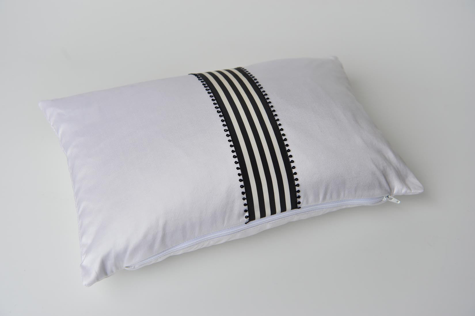 "Picot" White silk cushion - MyBilletDoux.com