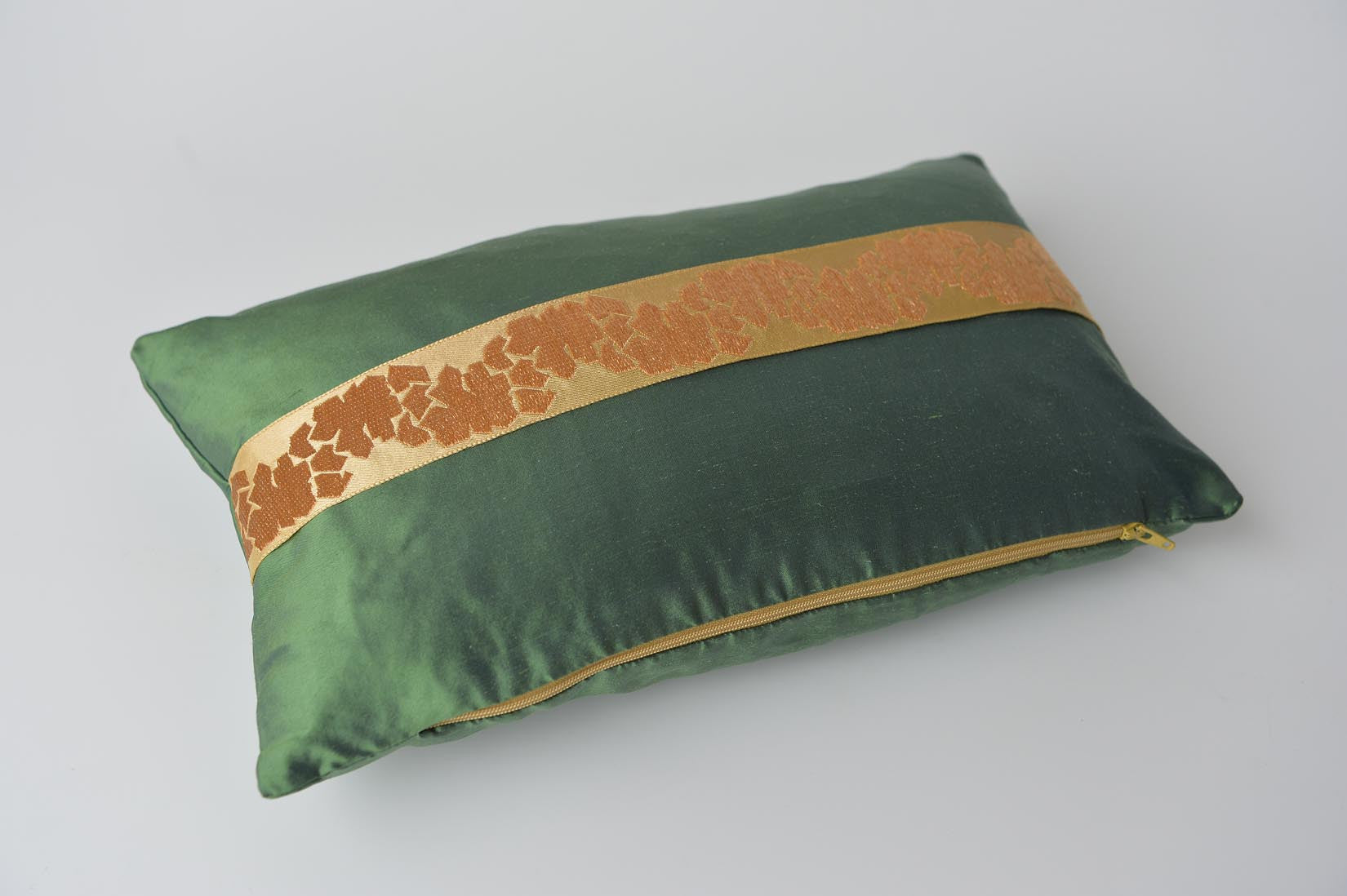 "Fragment" Fern green silk cushion - MyBilletDoux.com