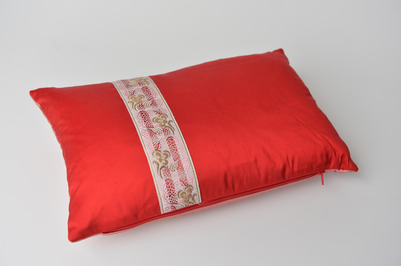 "Pensée" Ruby red silk cushion - MyBilletDoux.com