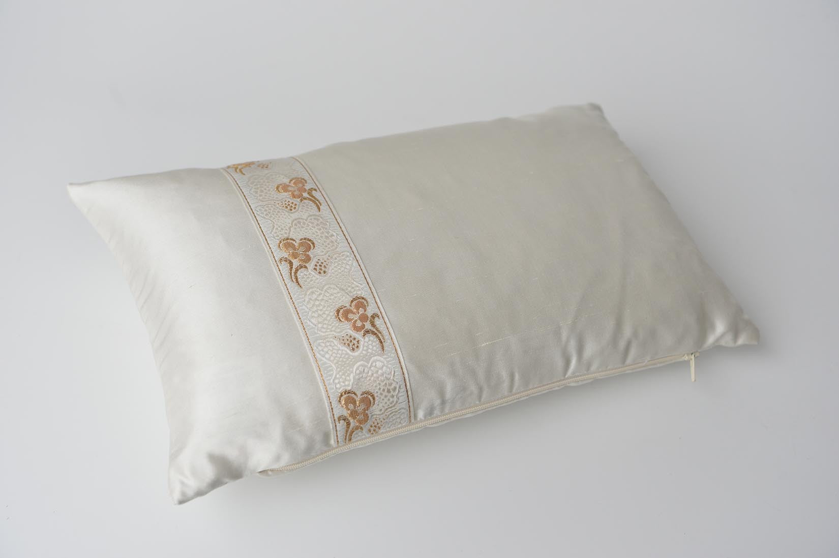 "Pensée" Porcelain silk cushion - MyBilletDoux.com