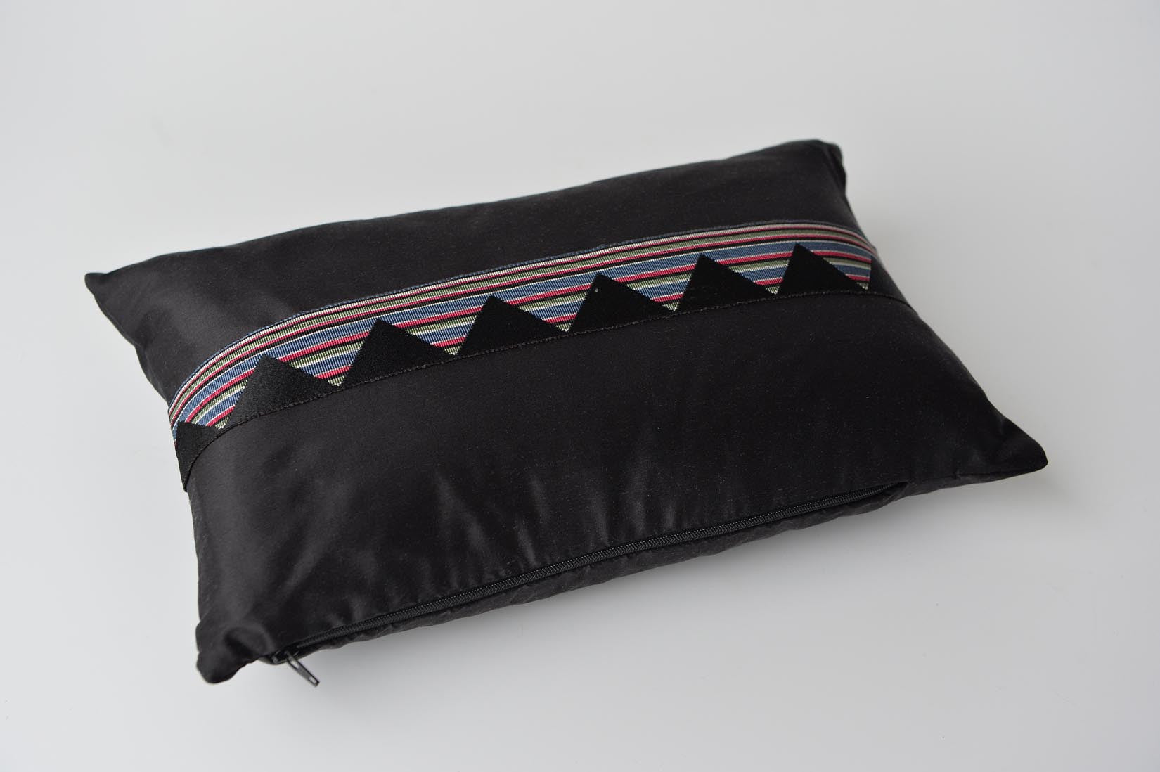 "ZigZag" Black silk cushion - MyBilletDoux.com