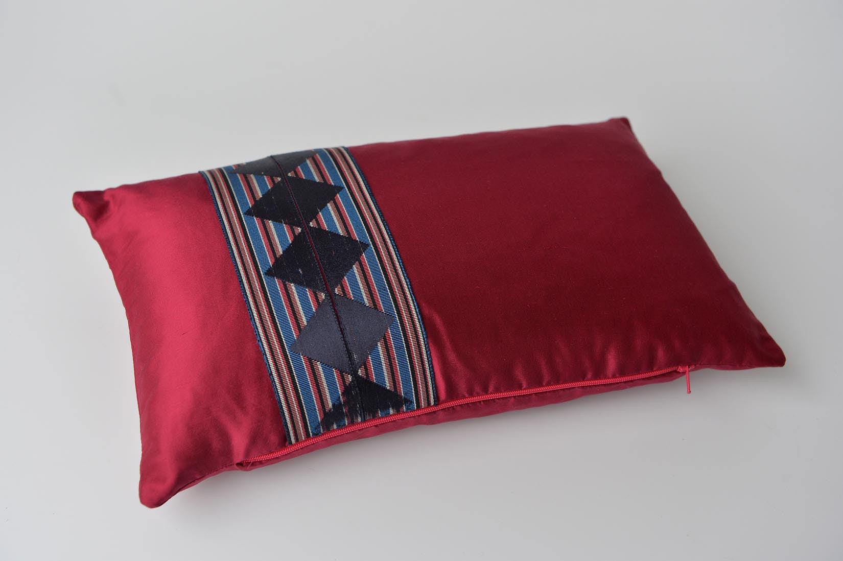 "ZigZag" Fuchsia pink silk cushion - MyBilletDoux.com