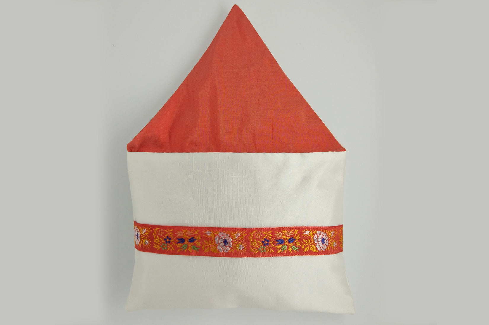 "Fleurs" Porcelain silk envelope cushion - MyBilletDoux.com