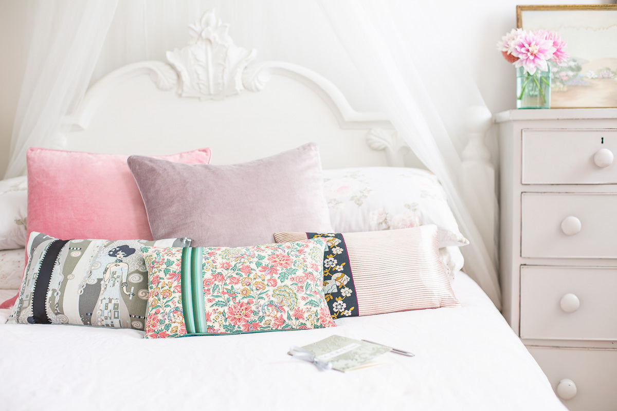 "Lisières Fleuries" silk love cushion