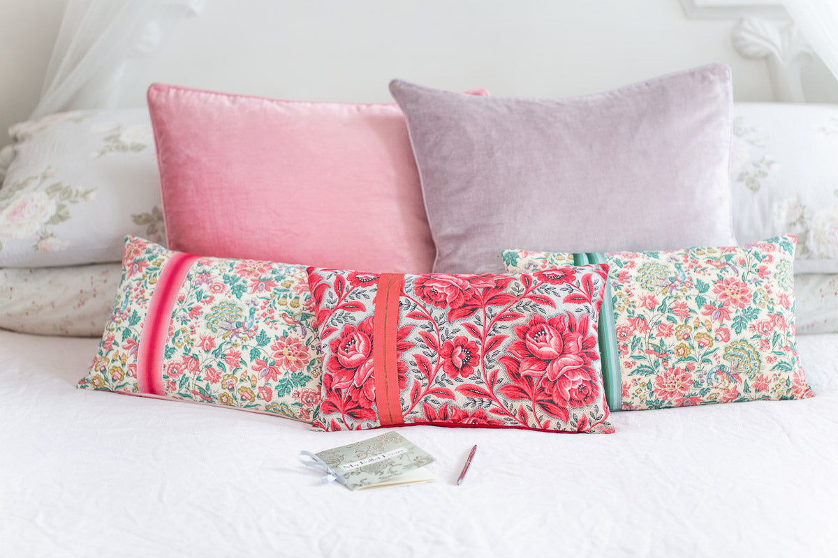 "Picotage" pink silk cushion