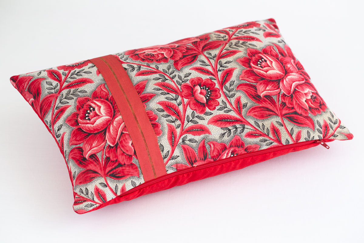 "Picotage" pink silk cushion