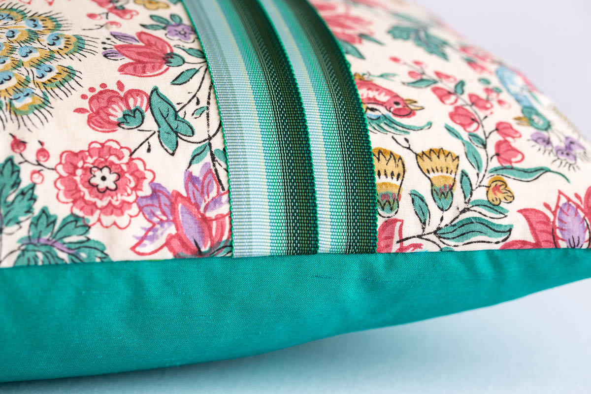 "Lisières Fleuries" silk love cushion