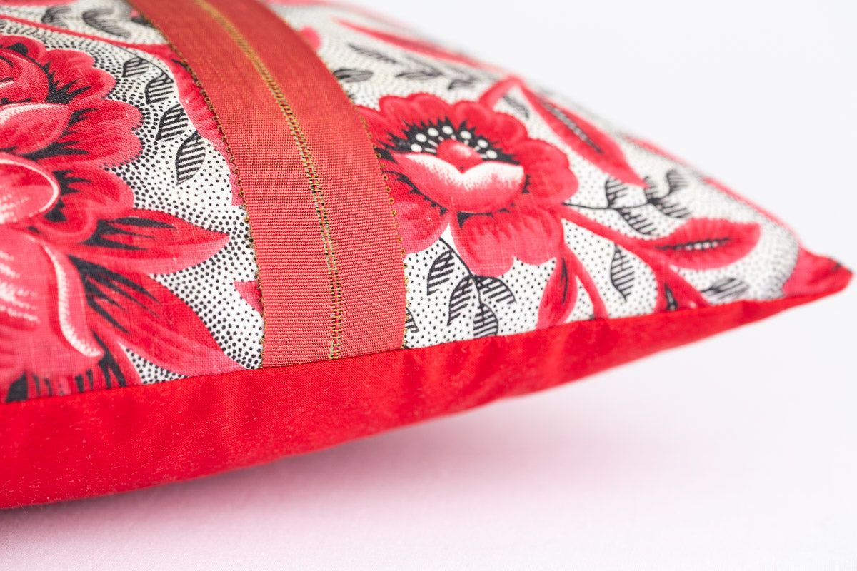 "Picotage" pink silk cushion