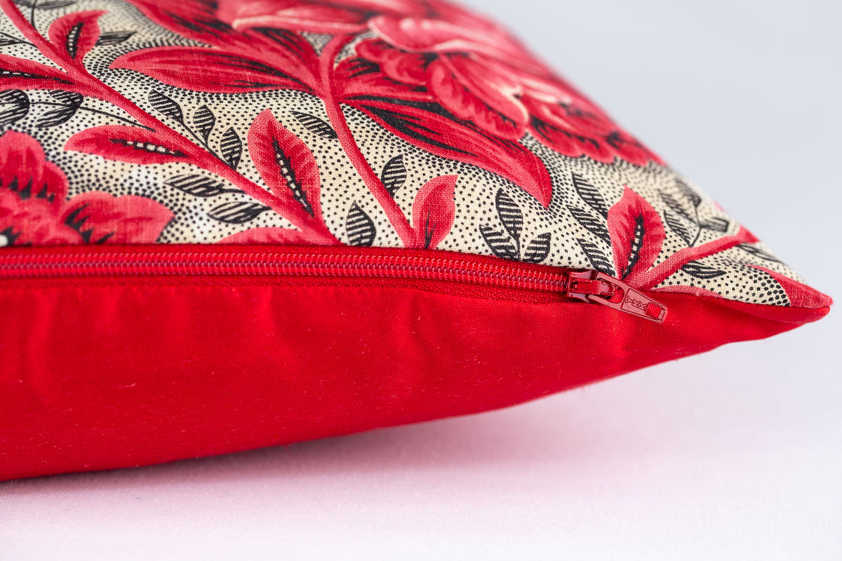 "Picotage" pink silk cushion