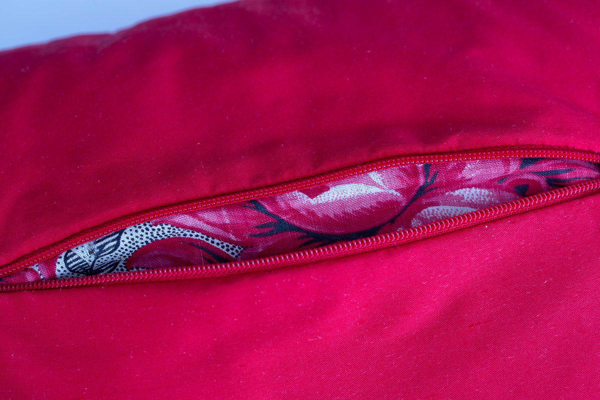 "Picotage" pink silk cushion