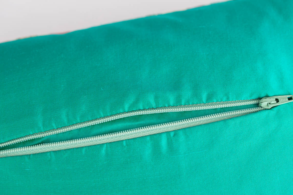 "Lisières Fleuries" silk love cushion