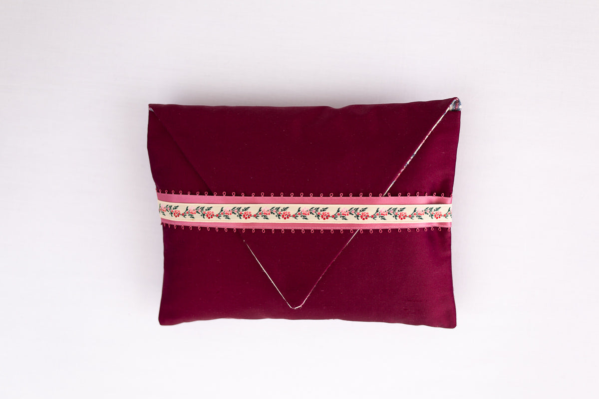 "Roses anciennes" wine red silk envelope cushion