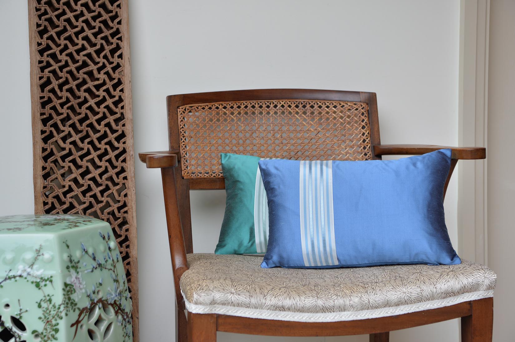 "Alterné" Elfin blue silk cushion - MyBilletDoux.com