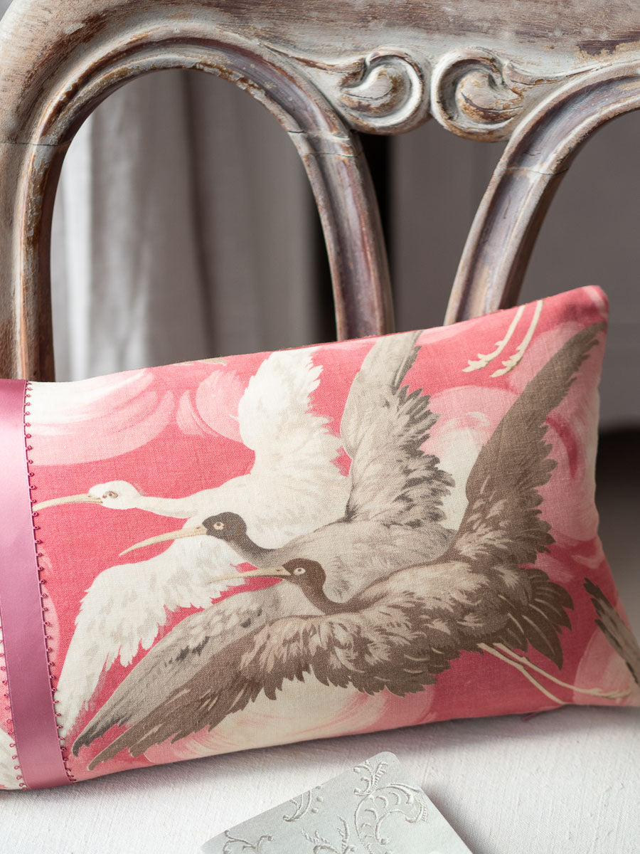 "Trois Grues" pink silk cushion