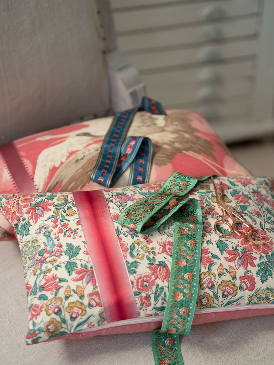 "Lisières Fleuries" silk love cushion