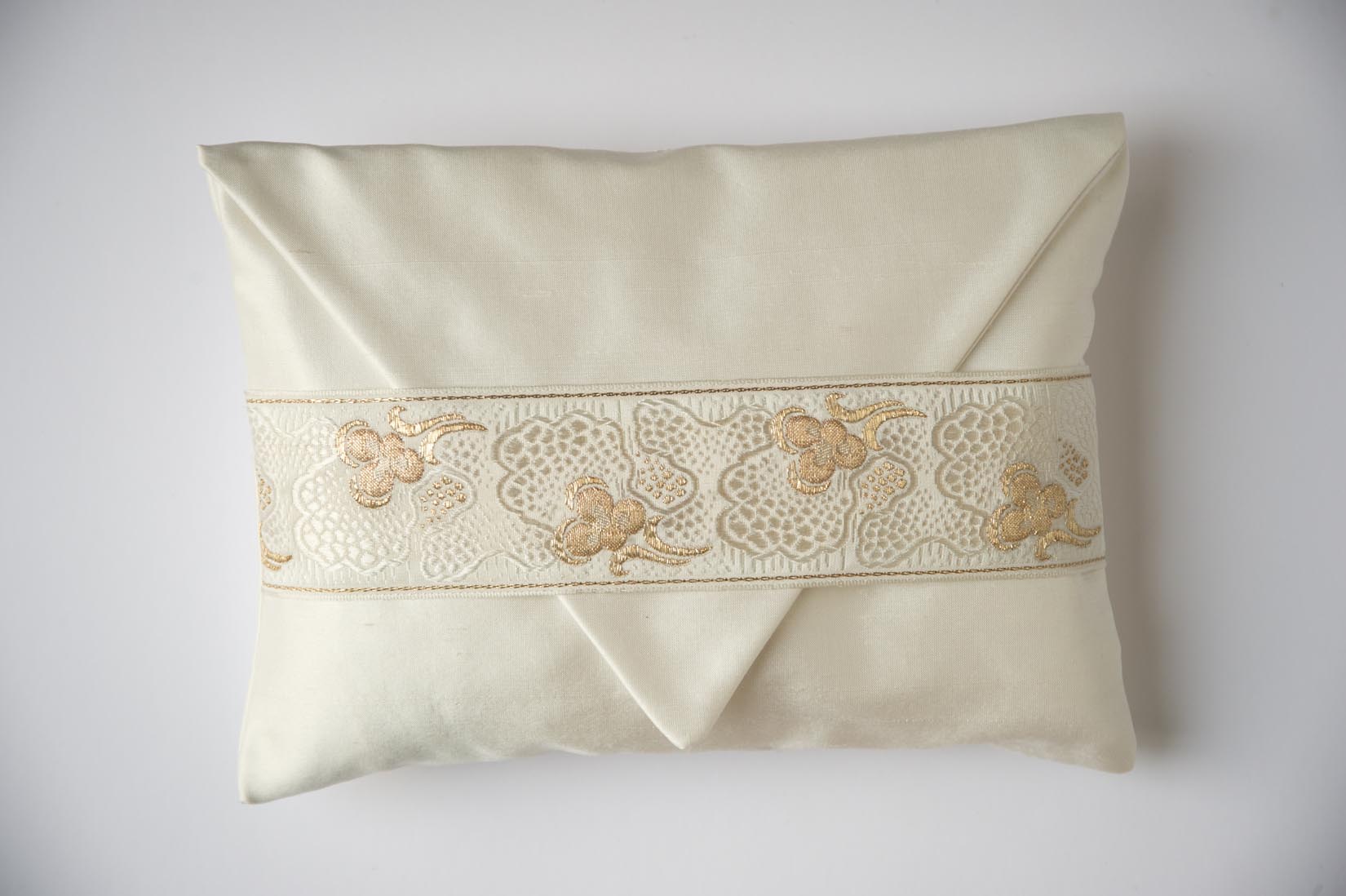 "Pensée" Porcelain silk envelope cushion - MyBilletDoux.com