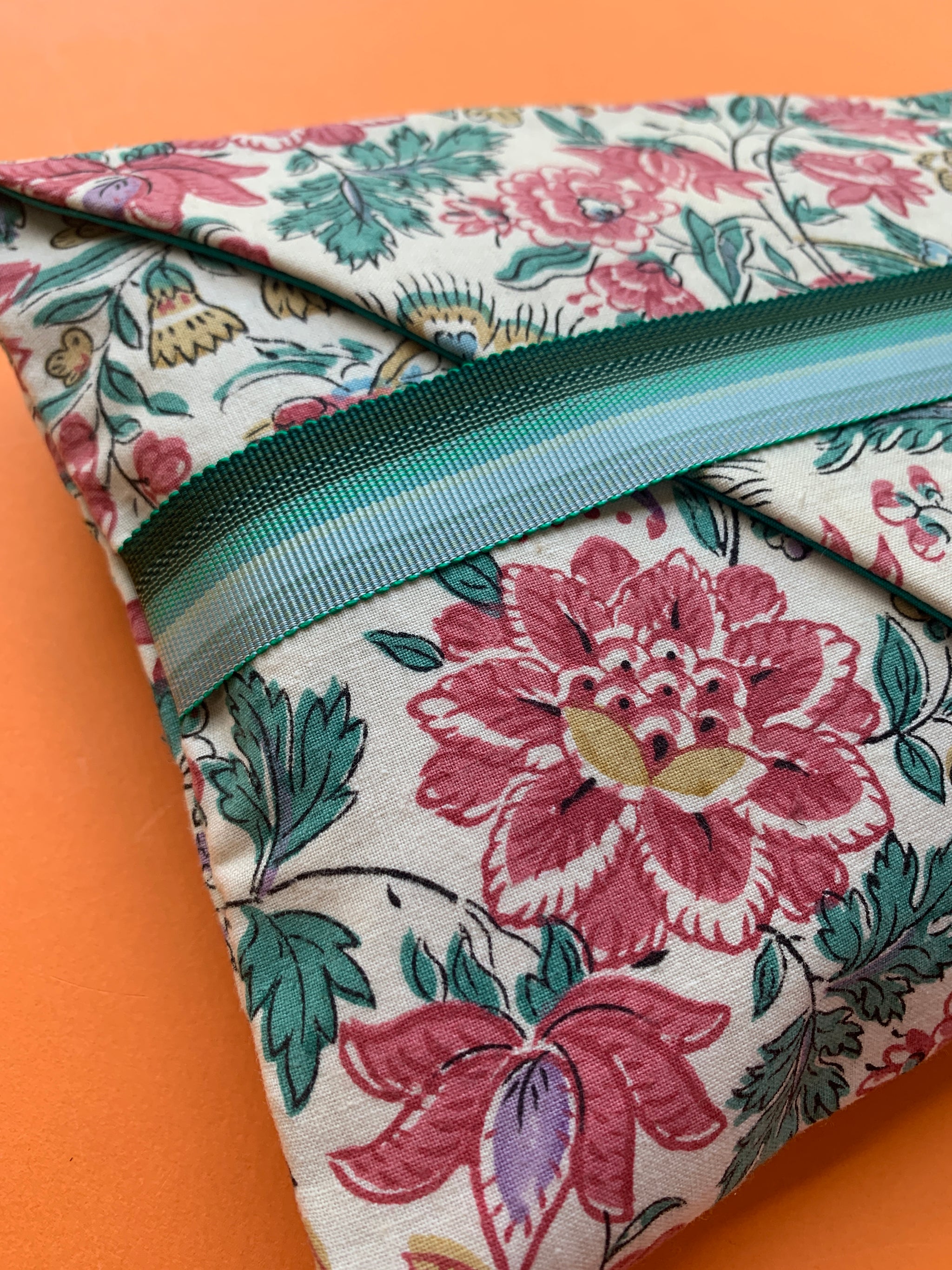 “Lisières fleuries"  silk envelope cushion