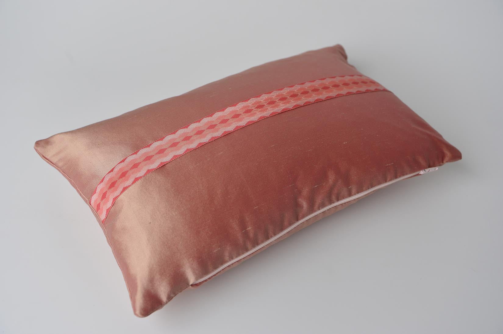 "Arlequin" Sunset pink silk cushion - MyBilletDoux.com