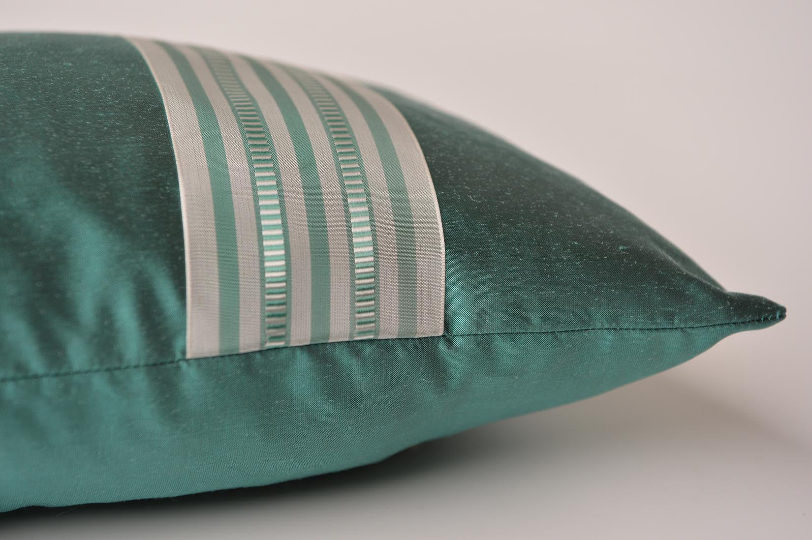 "Alterné" Elfin blue silk cushion - MyBilletDoux.com