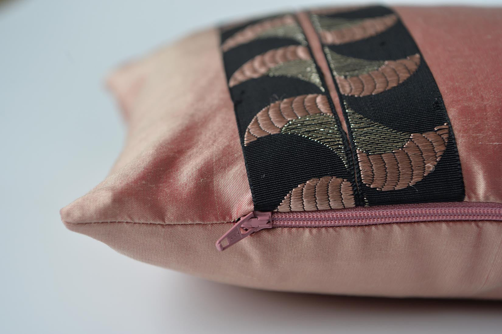 "Lamé" Sunset pink silk cushion - MyBilletDoux.com