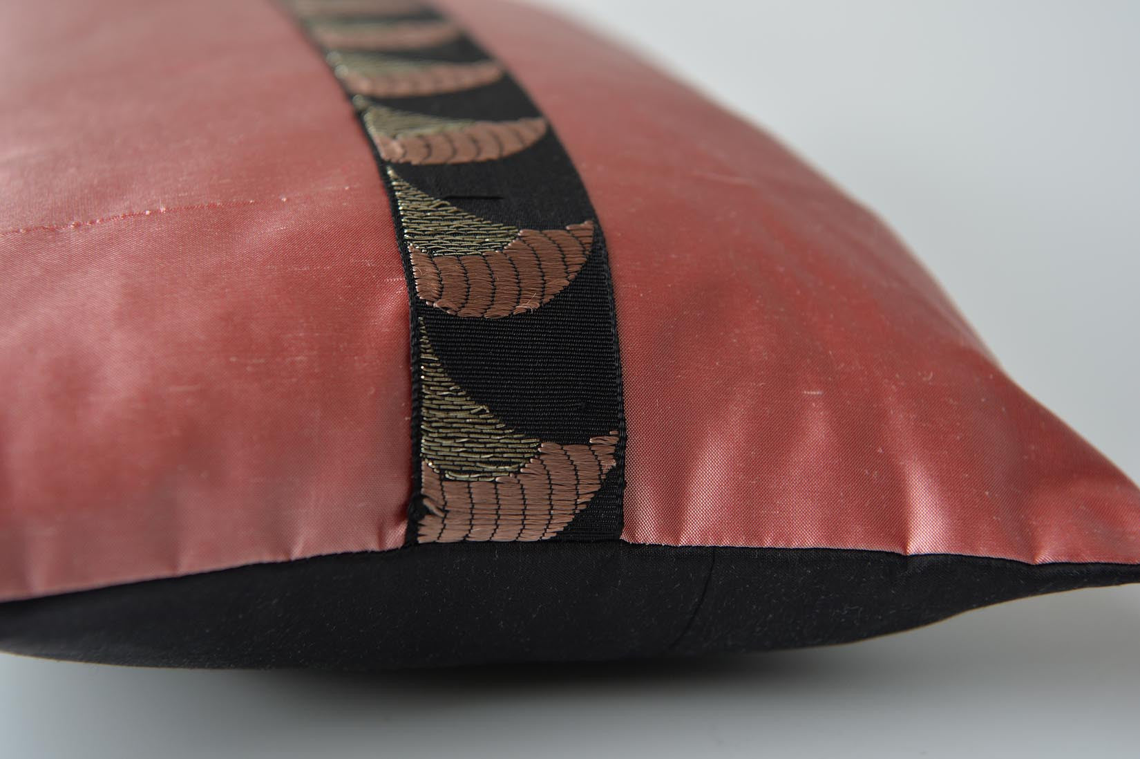 "Lamé" Blush pink silk cushion - MyBilletDoux.com