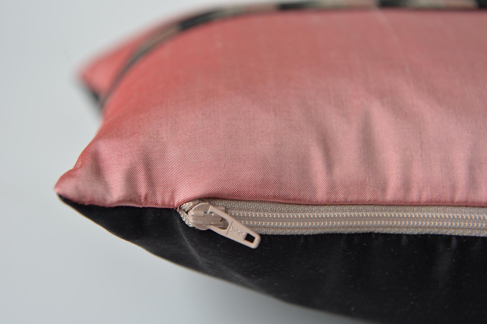 "Lamé" Blush pink silk cushion - MyBilletDoux.com