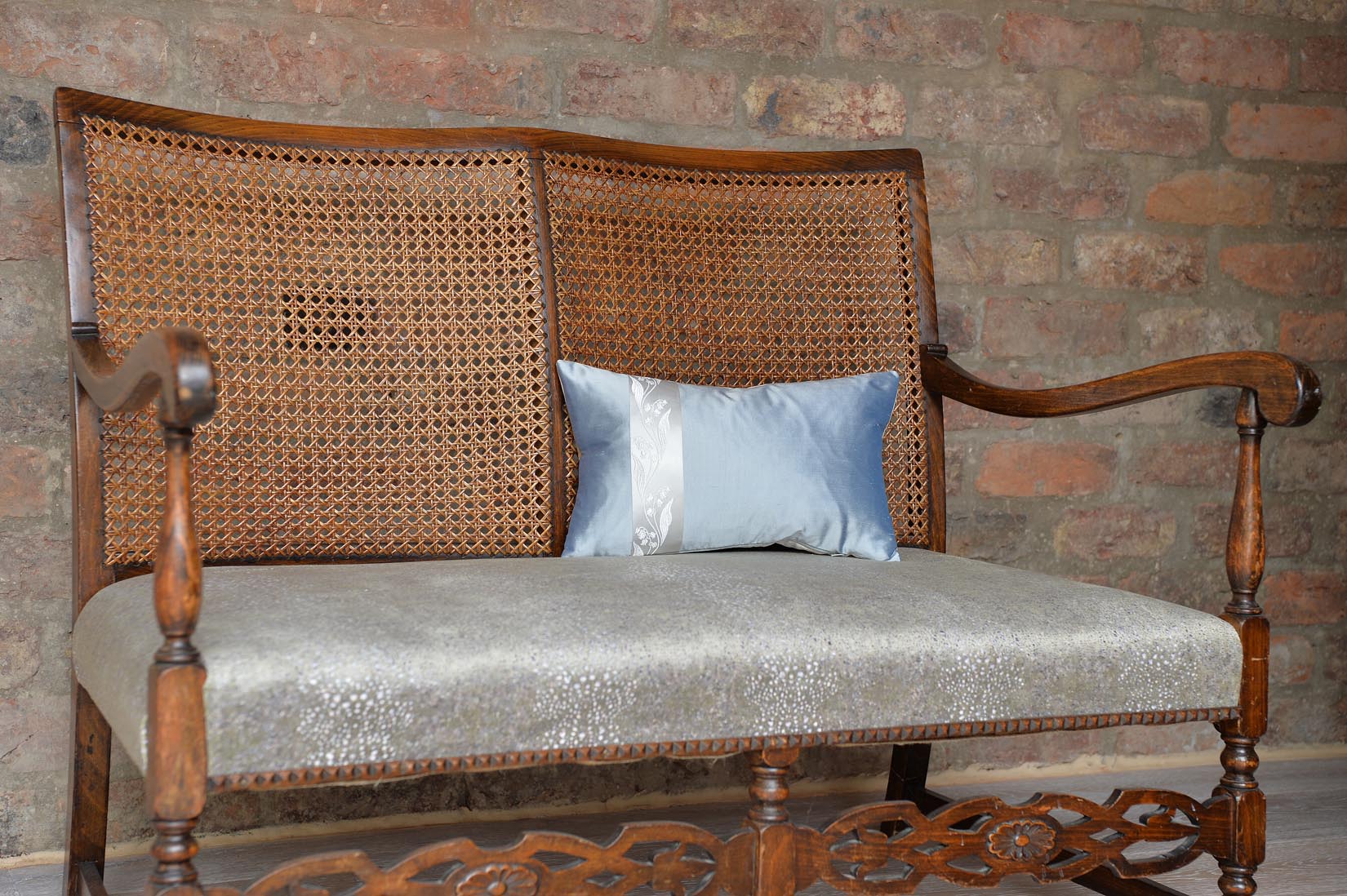 "Muguet" Ice grey silk cushion - MyBilletDoux.com