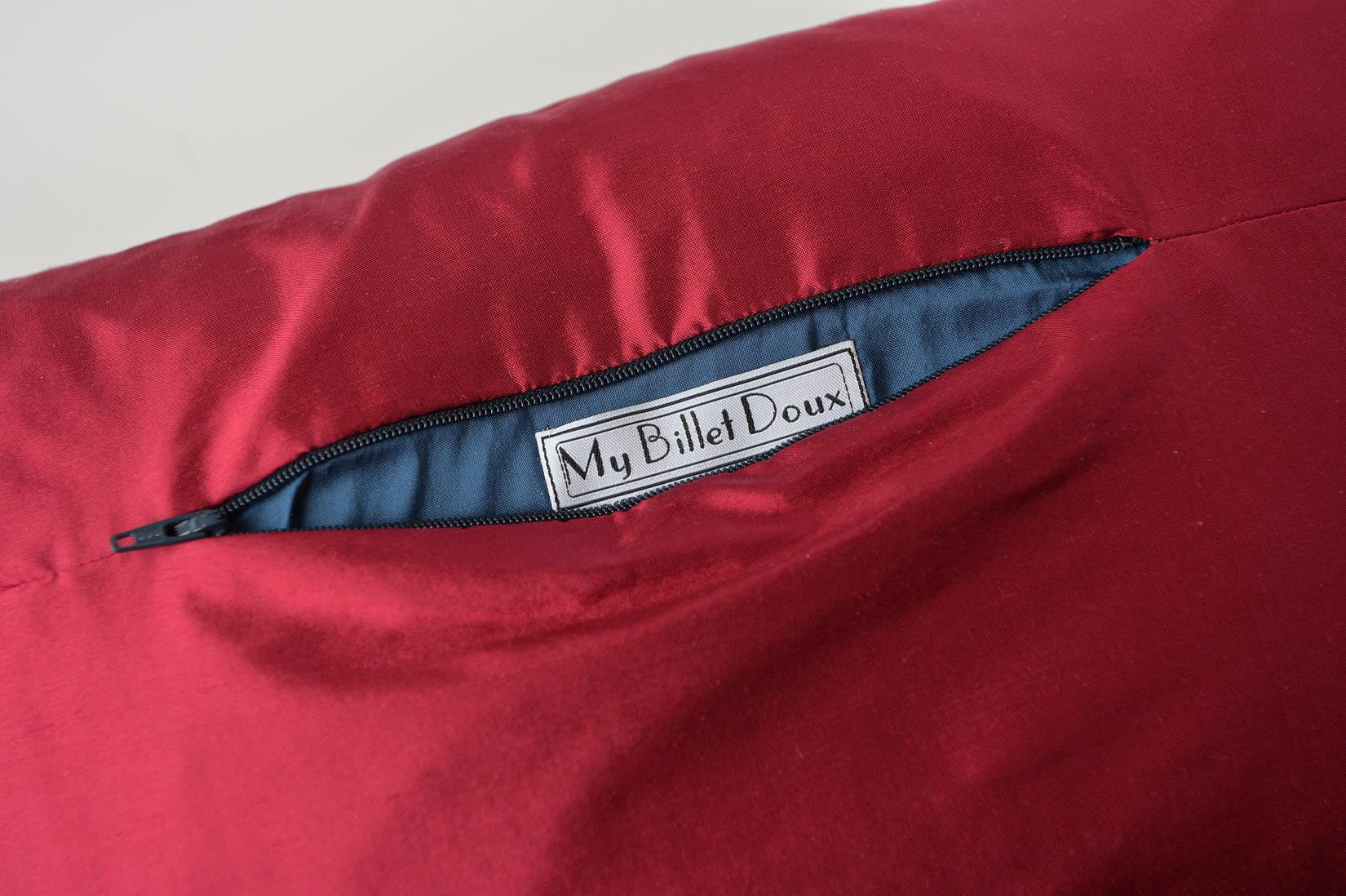 "ZigZag" Fuchsia pink silk cushion - MyBilletDoux.com