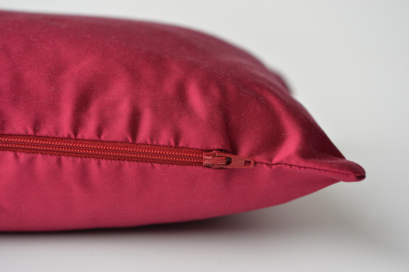 "ZigZag" Fuchsia pink silk cushion - MyBilletDoux.com