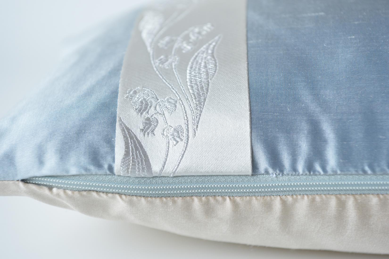 "Muguet" Ice grey silk cushion - MyBilletDoux.com
