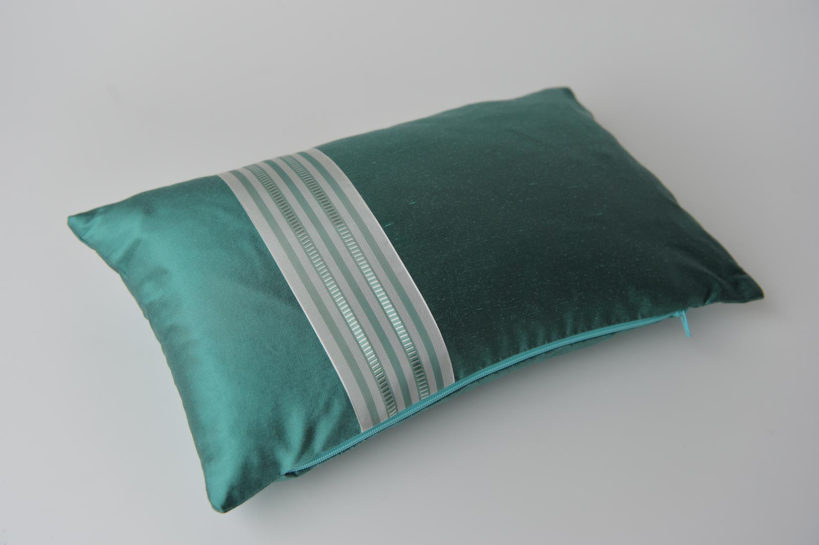 "Alterné" Elfin blue silk cushion - MyBilletDoux.com