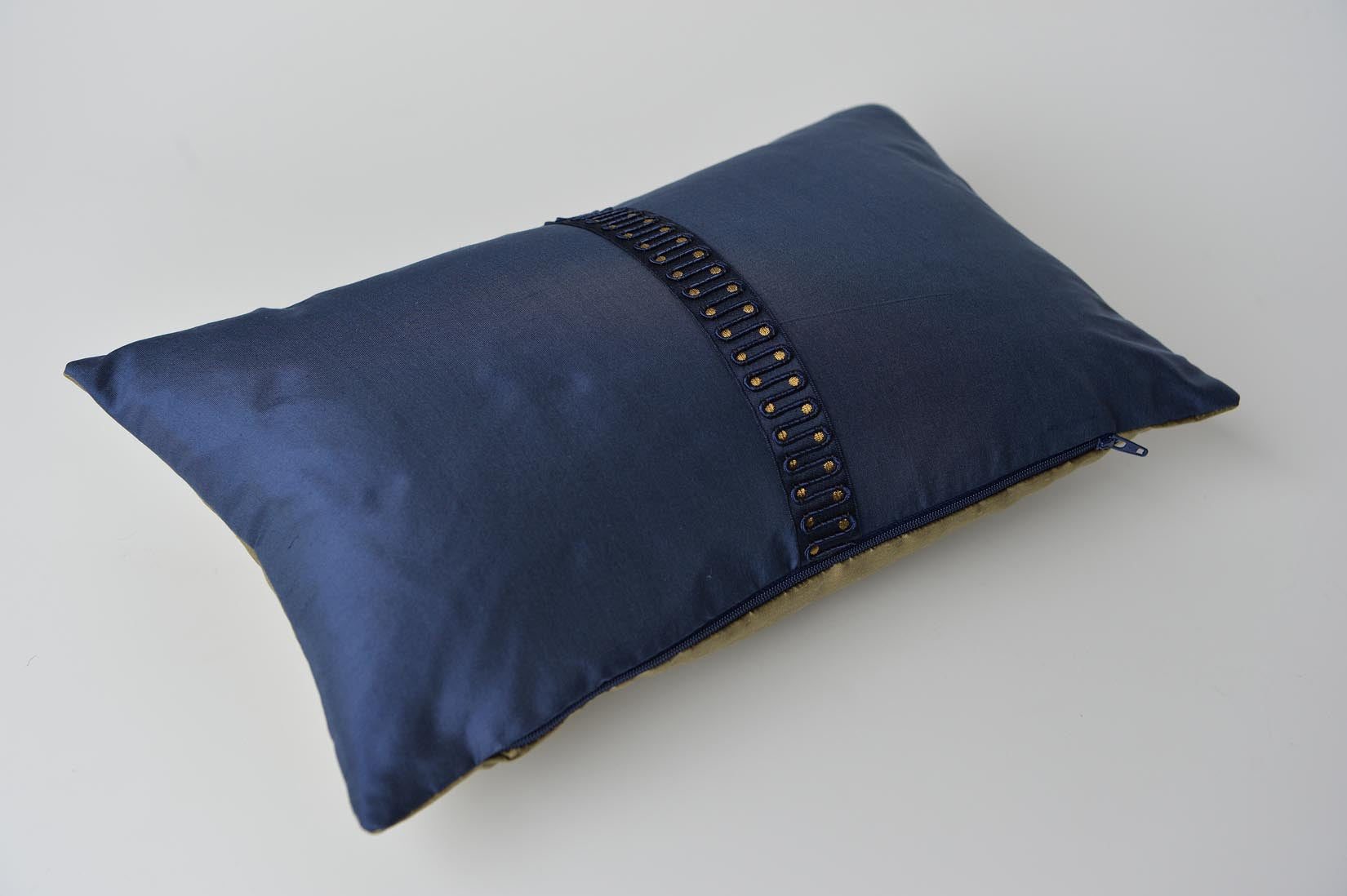 "Couture" Wilhelm blue silk cushion - MyBilletDoux.com