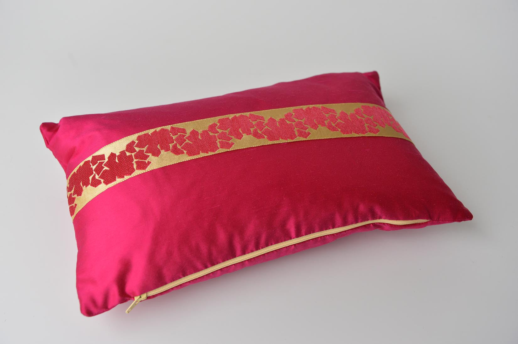 "Fragment" Hot pink silk cushion - MyBilletDoux.com