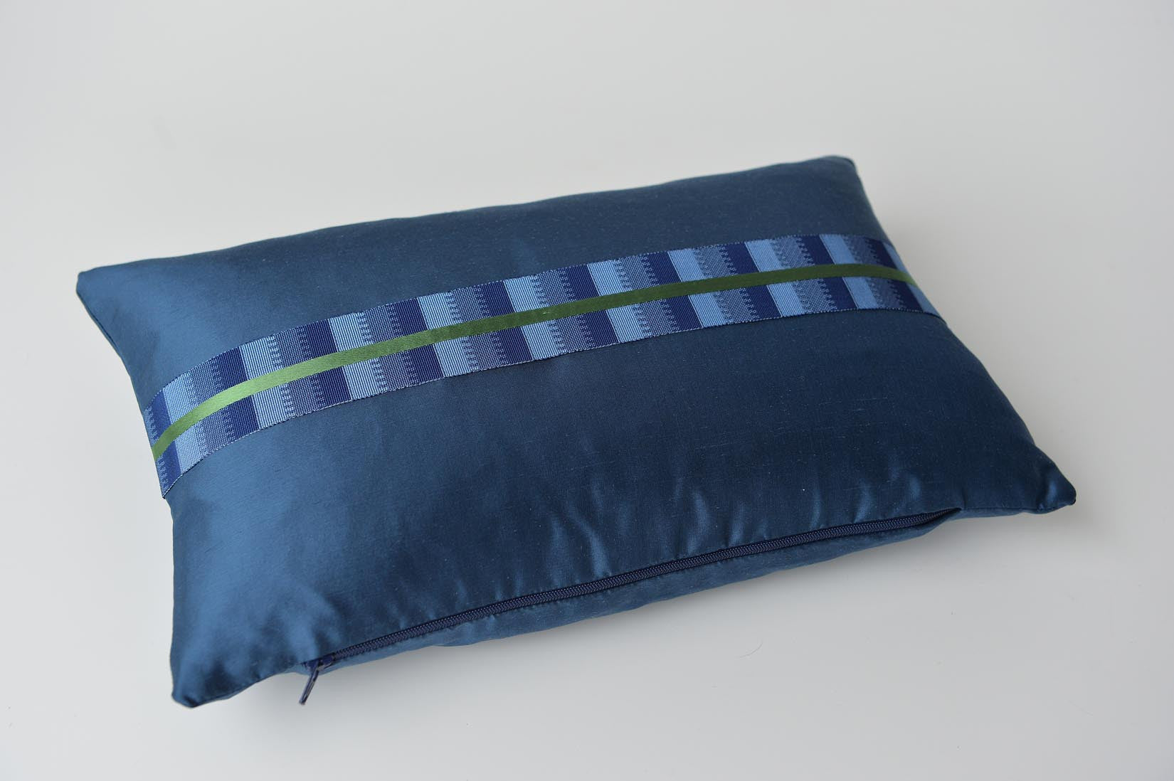 "Ligne" Insignia blue silk cushion - MyBilletDoux.com