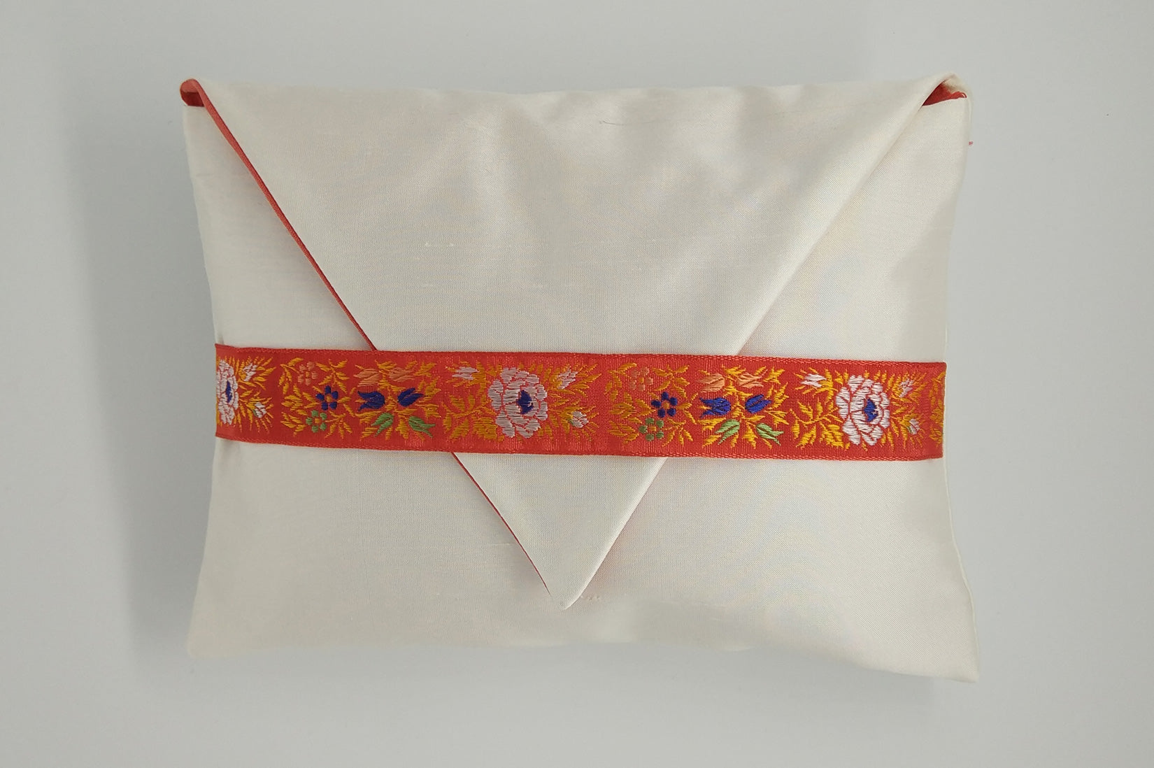 "Fleurs" Porcelain silk envelope cushion - MyBilletDoux.com