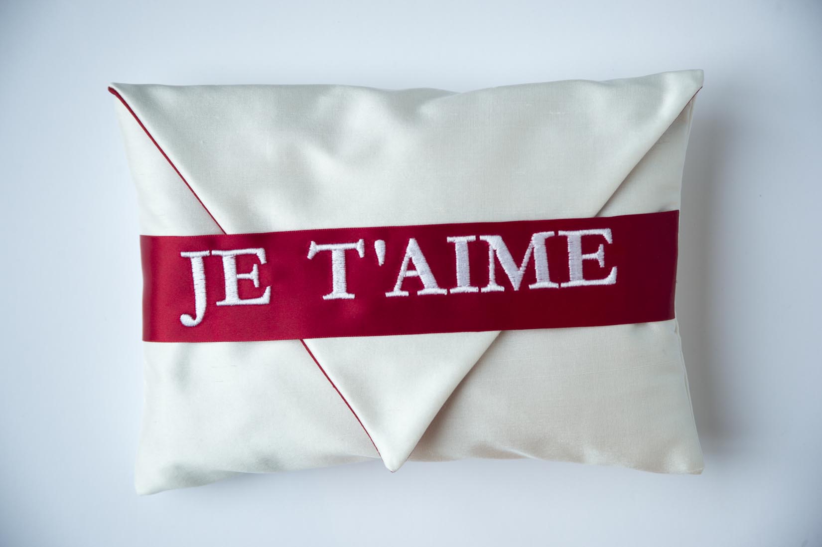 "Je T’aime" Porcelain silk envelope cushion - MyBilletDoux.com