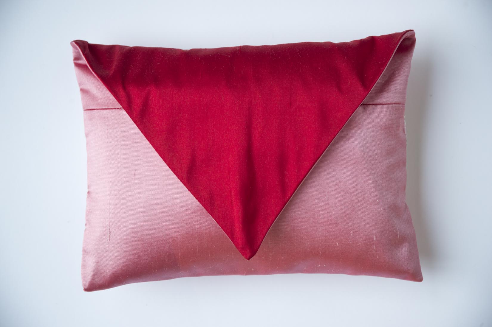 "Pensée" Blush pink silk ring cushion - MyBilletDoux.com
