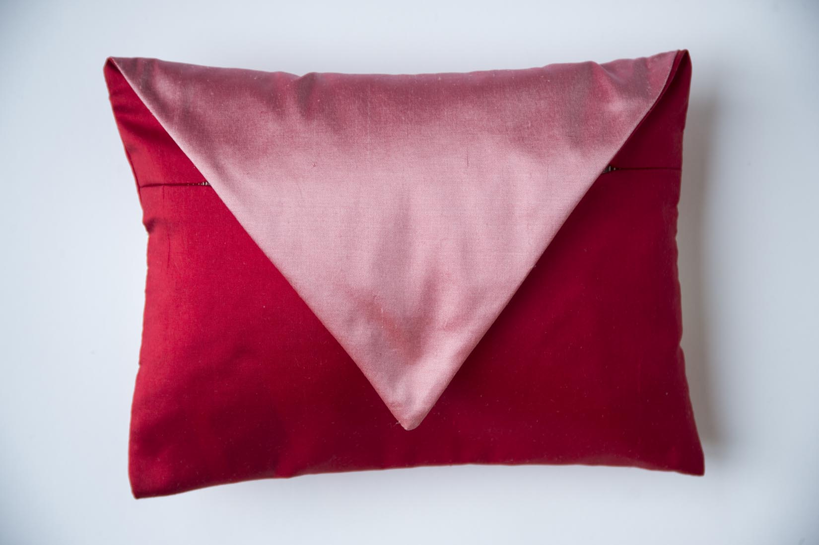 "Pensée" Ruby red silk ring cushion - MyBilletDoux.com